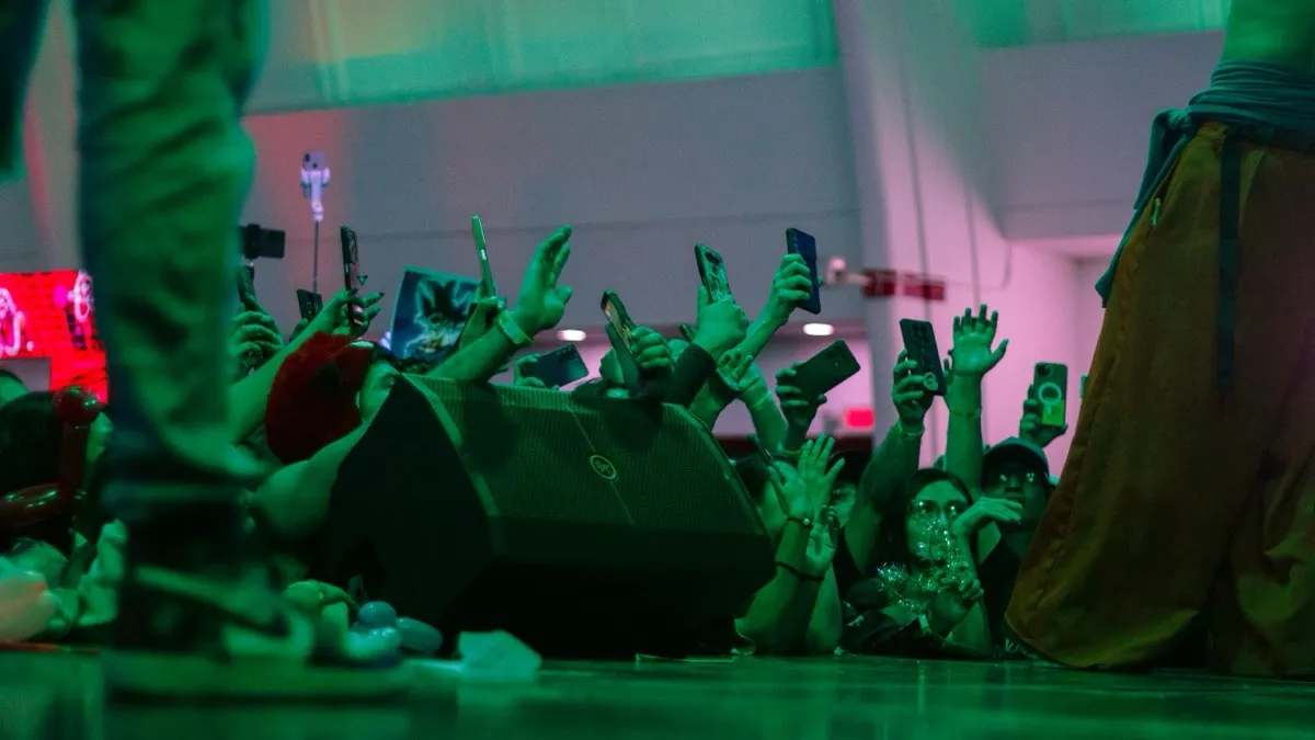 Event promoter sending WhatsApp campaign from mobile phone